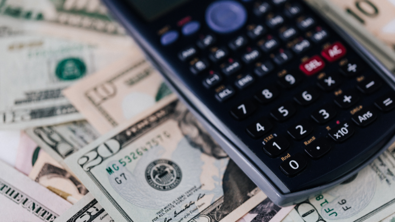 Com desvalorização cambial, estratégias globais e diversificação ganham força, reforça Alex Nabuco dos Santos.